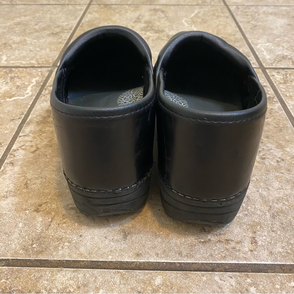 dansko matte black